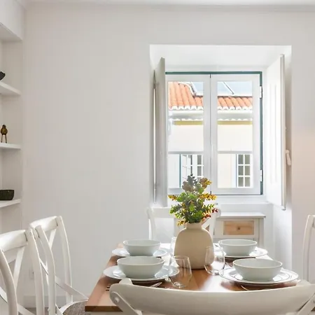 Apartment Stunning 2 Bedroom Near Belem Lisbon